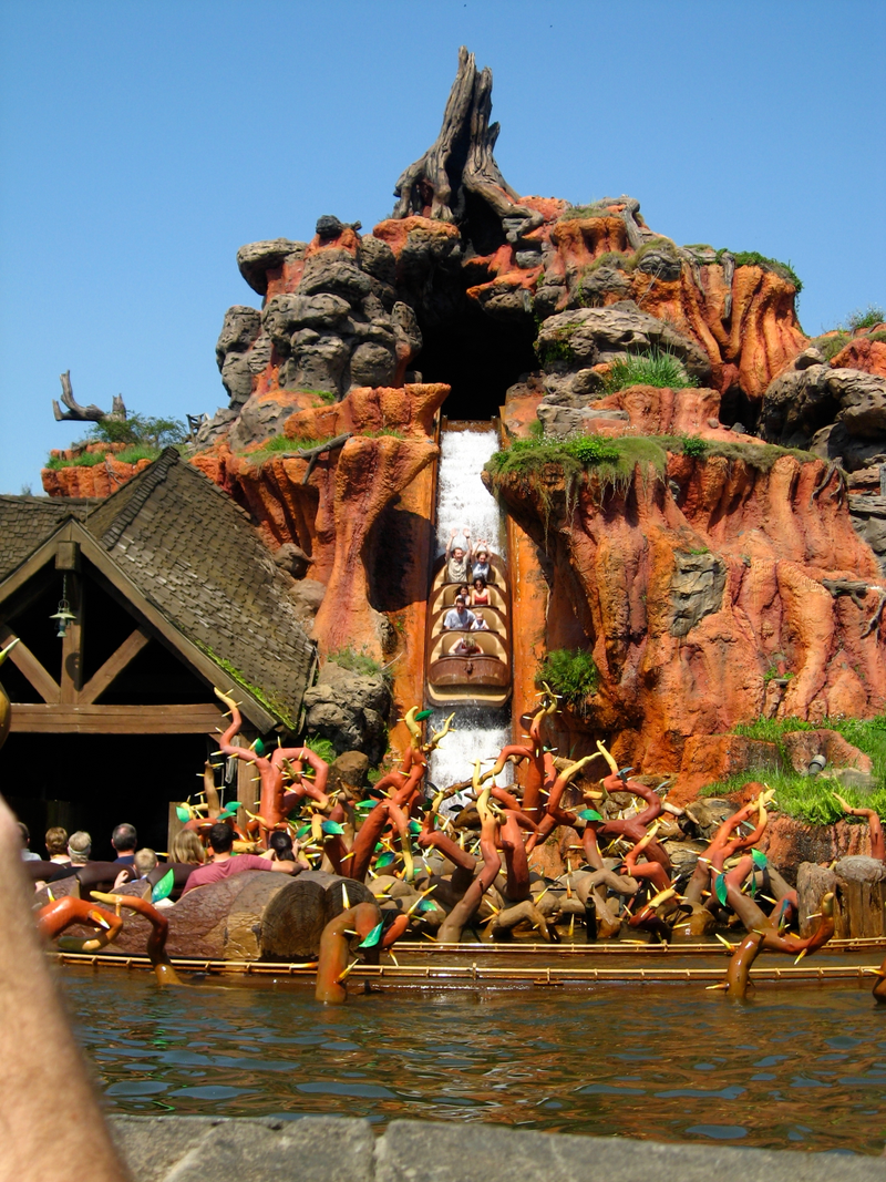 Illustration for article titled El secreto de Disney para que el agua de sus atracciones huela tan diferente (y te proteja sin darte cuenta)